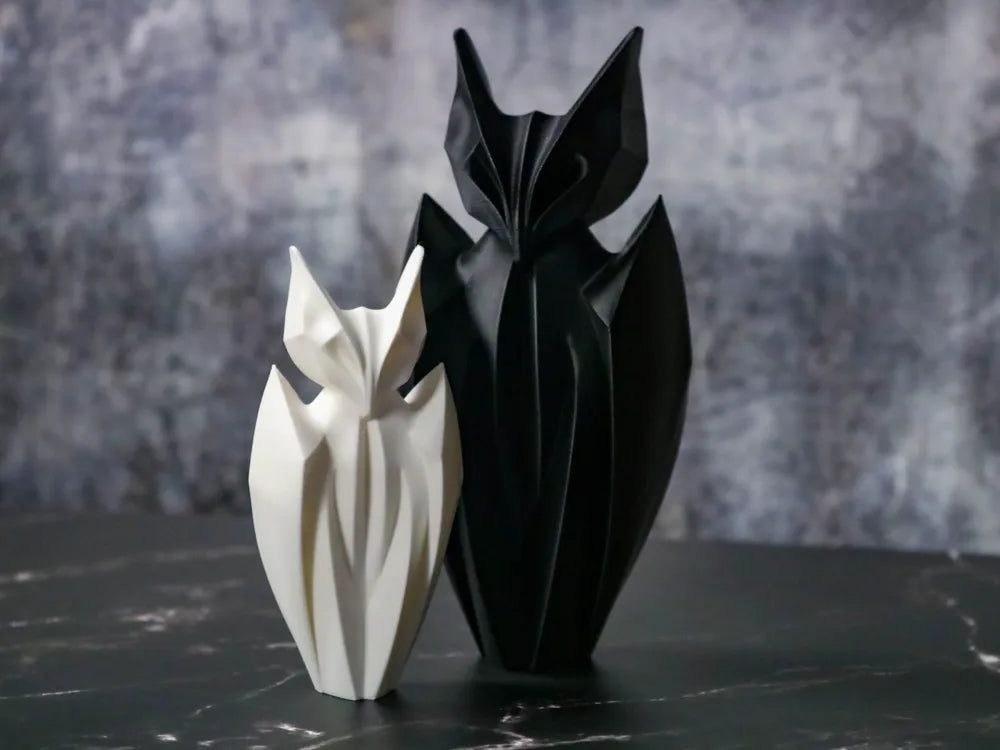 Minimalistyczna Figurka Nietoperza