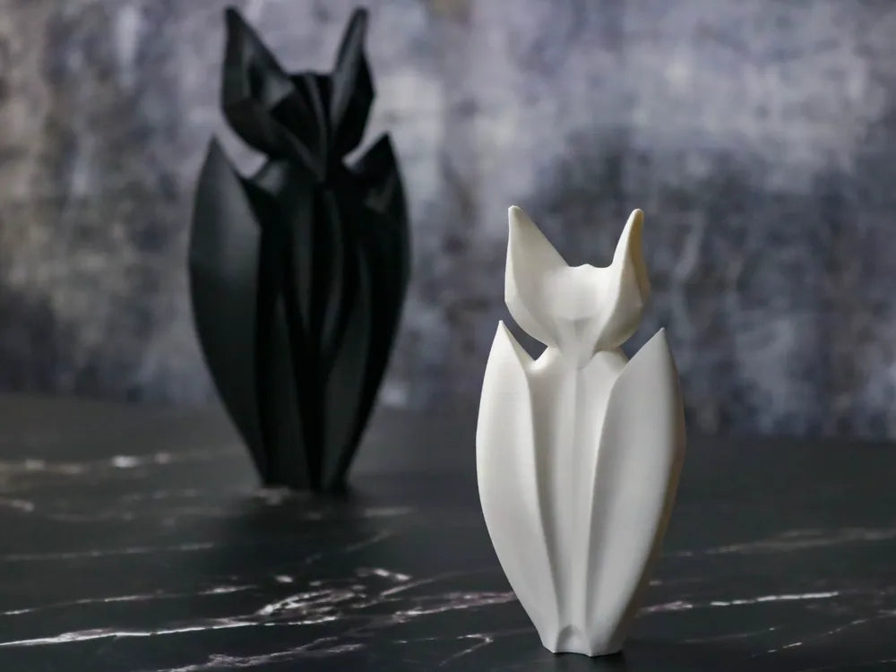 Minimalistyczna Figurka Nietoperza