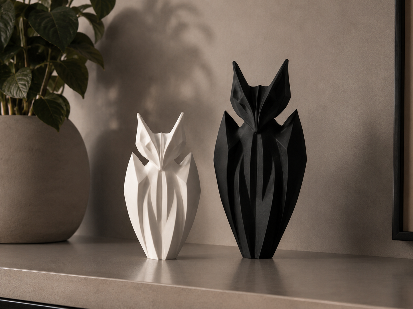 Minimalistyczna Figurka Nietoperza